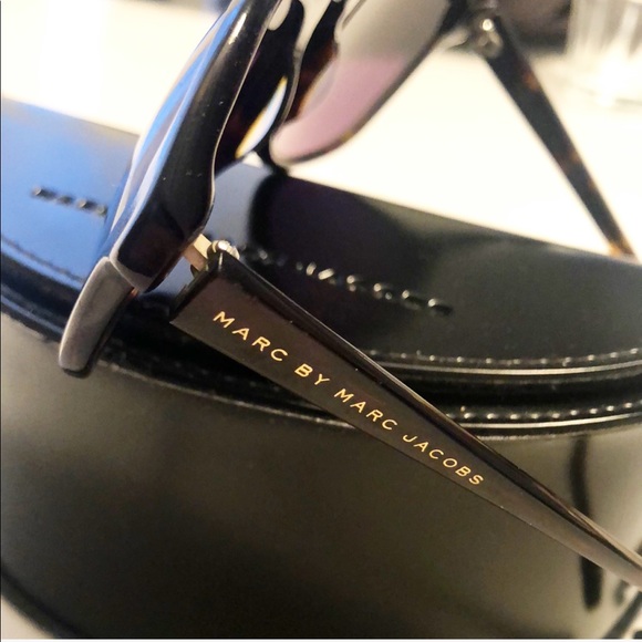 MARC BY MARC JACOBS sunglasses - Picture 2 of 3